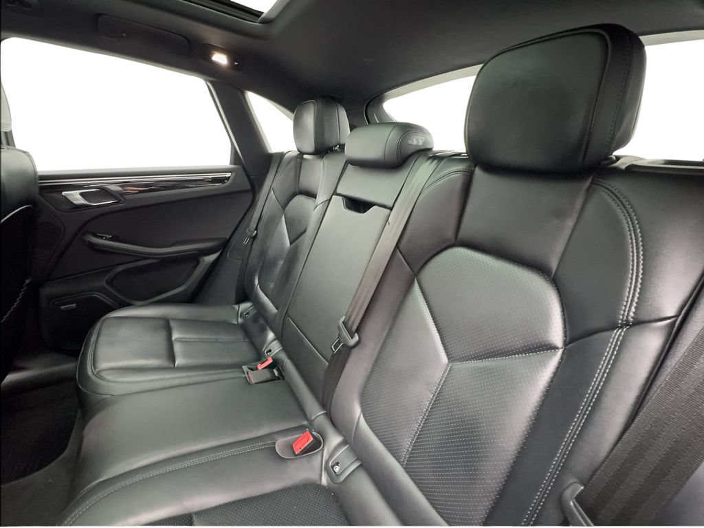 Used 2024 Porsche Macan AWD/4WD image 26