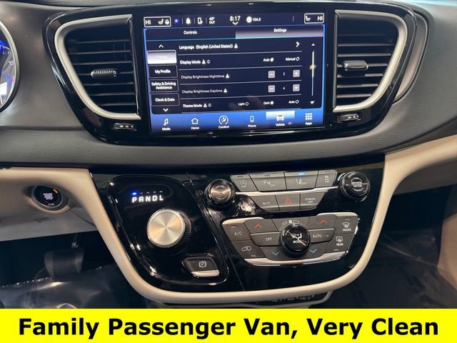 Used 2024 Chrysler Pacifica Touring-L FWD image 13