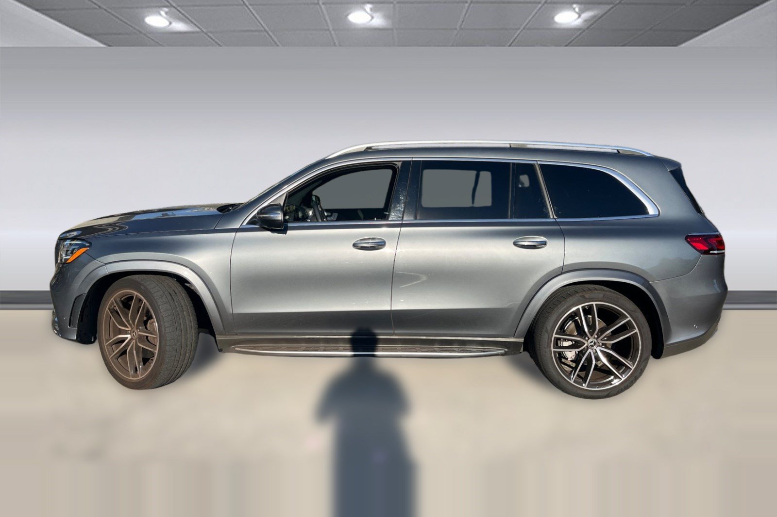 Used 2023 Mercedes-Benz GLS 450 4MATIC image 2