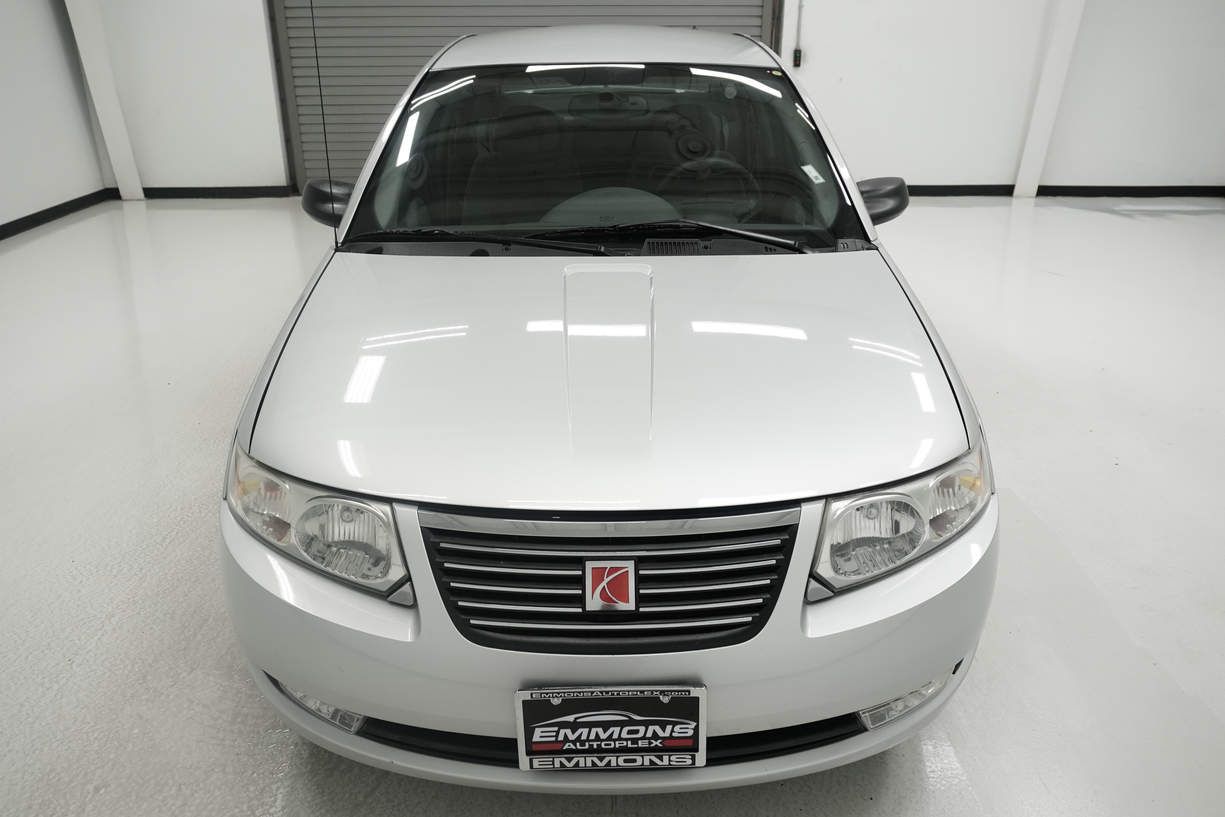 Used 2005 Saturn ION Level 3 w/ Travel Pkg FWD image 2