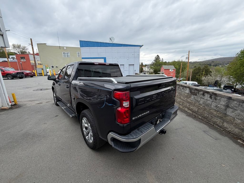 Used 2023 Chevrolet Silverado 1500 LT AWD/4WD image 3
