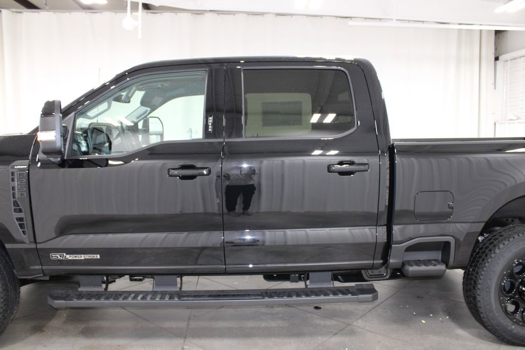 New 2026 Ford F250 Lariat w/ Black Appearance Package image 5