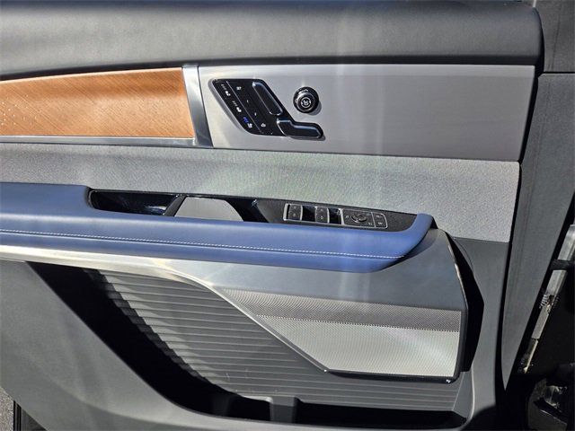 New 2026 Cadillac Vistiq Premium Luxury w/ LPO, Floor Liner Package image 19