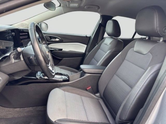 Used 2025 Chevrolet Trax LT w/ LT Convenience Package FWD image 13