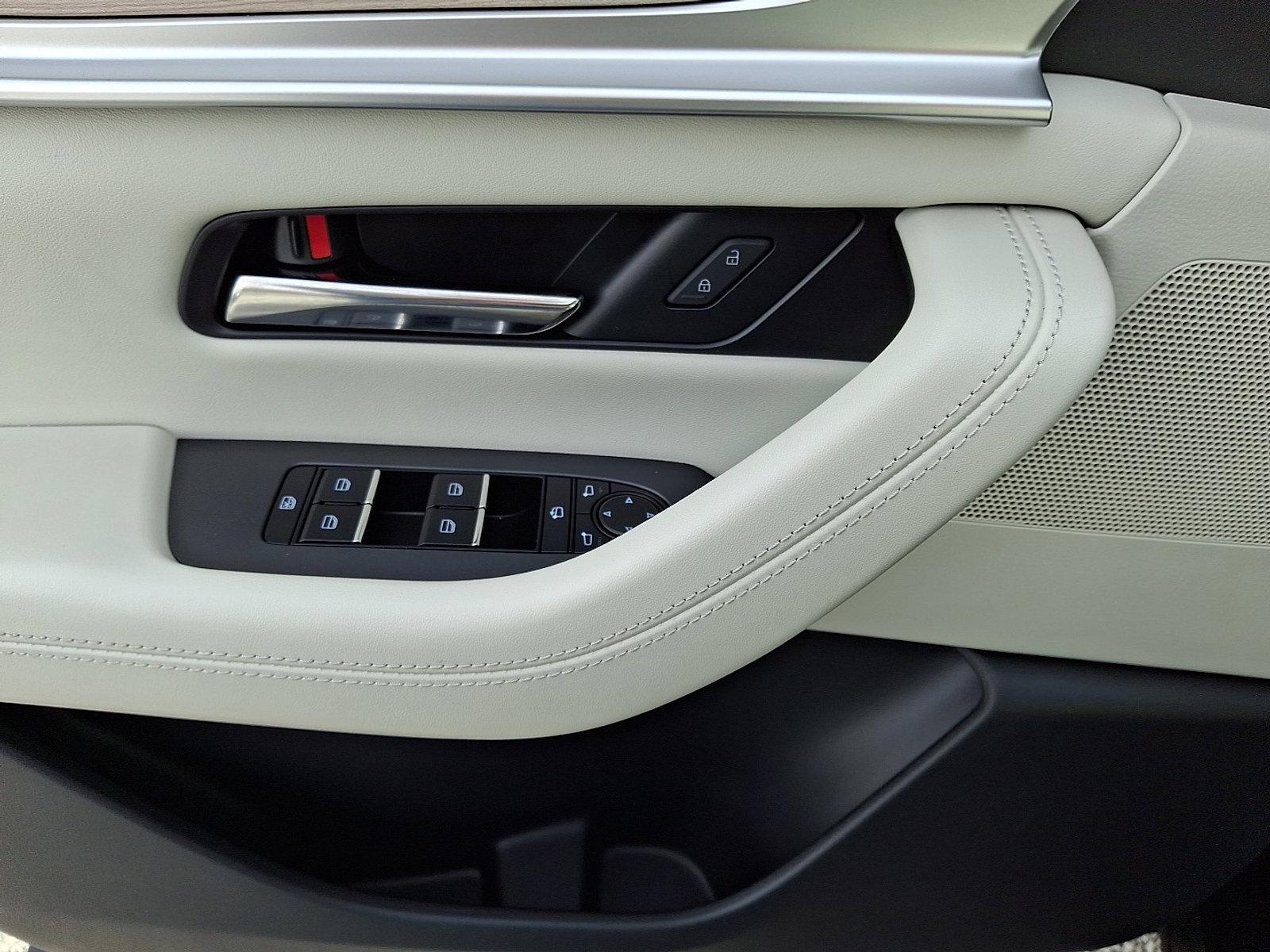 Certified 2025 MAZDA CX-90 3.3 Turbo S w/ Premium Package image 13