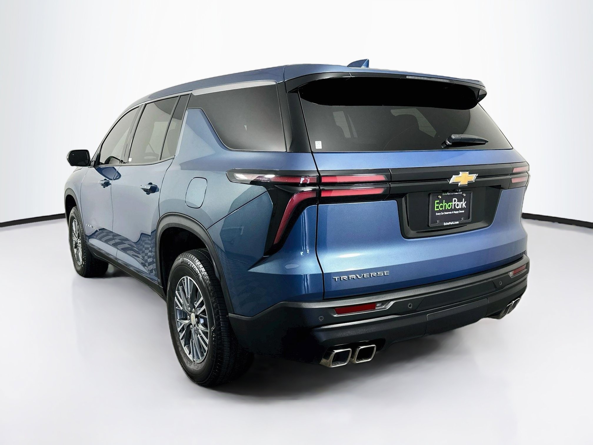 Used 2024 Chevrolet Traverse LS FWD image 5