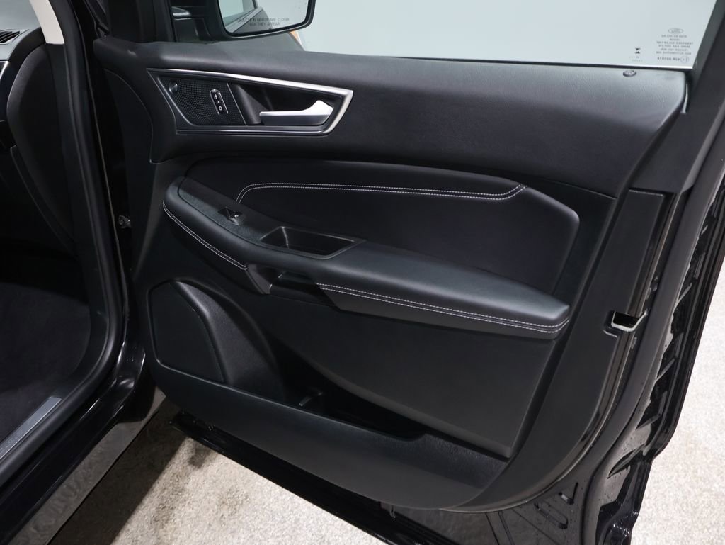 Used 2024 Ford Edge Titanium image 25