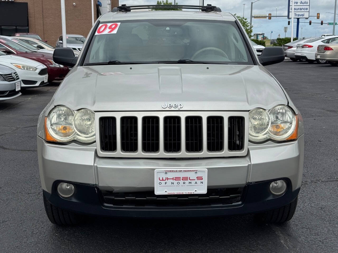 Used 2009 Jeep Grand Cherokee Laredo AWD/4WD image 2