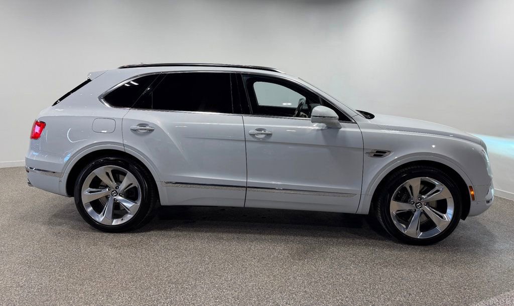Used 2018 Bentley Bentayga Mulliner AWD/4WD image 30