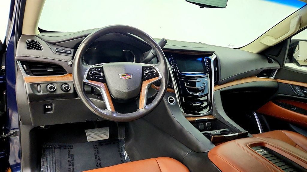Used 2019 Cadillac Escalade Premium Luxury AWD/4WD image 13