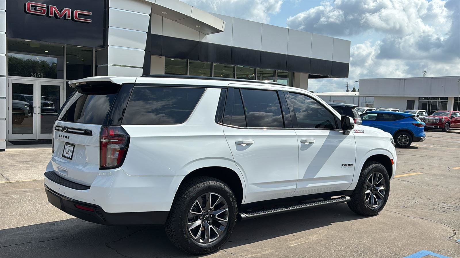 Certified 2023 Chevrolet Tahoe Z71 w/ Luxury Package AWD/4WD image 7