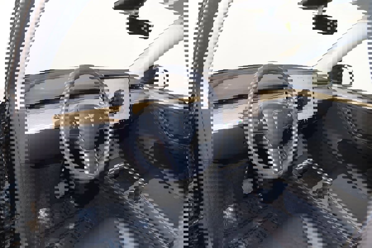 Used 2023 Tesla Model Y Long Range image 25