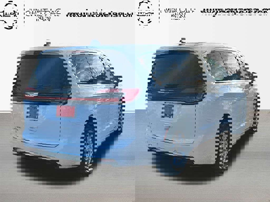 Used 2024 Chrysler Pacifica Touring-L image 5