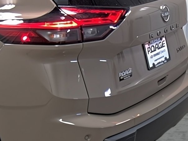 Used 2024 Nissan Rogue SV image 10
