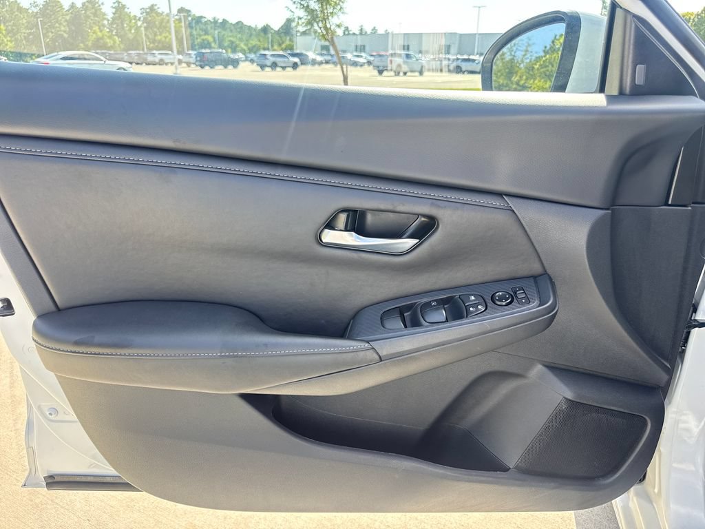 Used 2025 Nissan Sentra SV FWD image 13