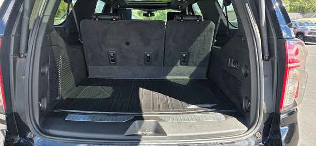 Used 2022 Chevrolet Suburban Z71 w/ Luxury Package AWD/4WD image 7