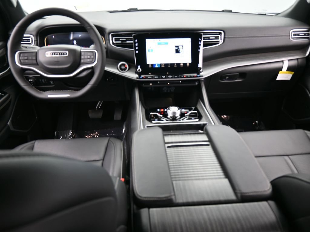 Used 2023 Jeep Wagoneer L Series III w/ Preferred Equipment Group image 38