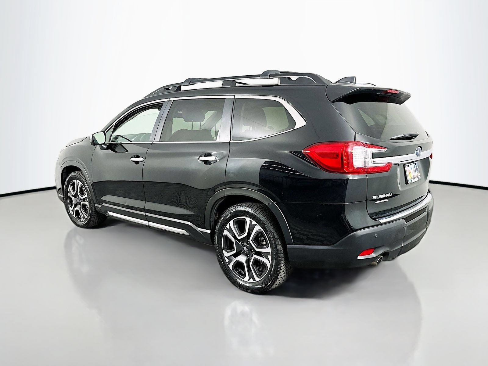 Used 2023 Subaru Ascent Touring AWD/4WD image 6