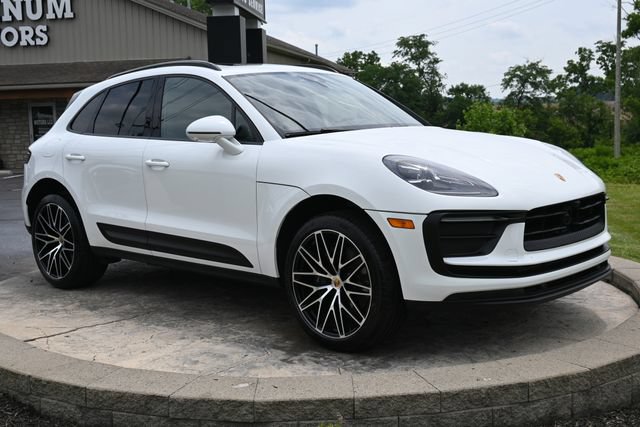Used 2026 Porsche Macan AWD/4WD image 3