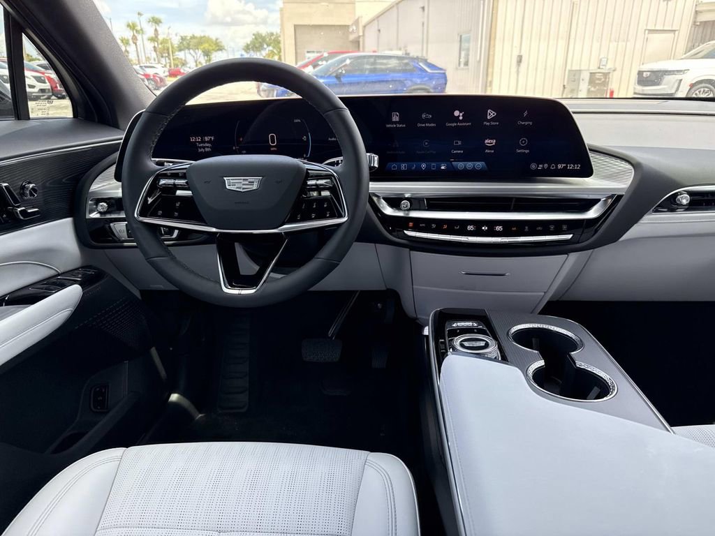 New 2025 Cadillac Lyriq Luxury image 16