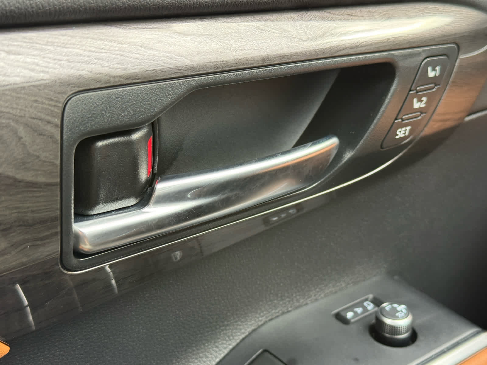 Used 2024 Toyota Highlander Platinum image 28