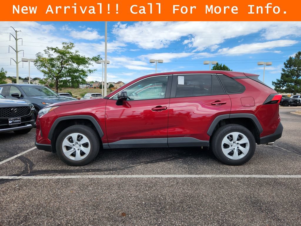Used 2025 Toyota RAV4 LE AWD/4WD image 5