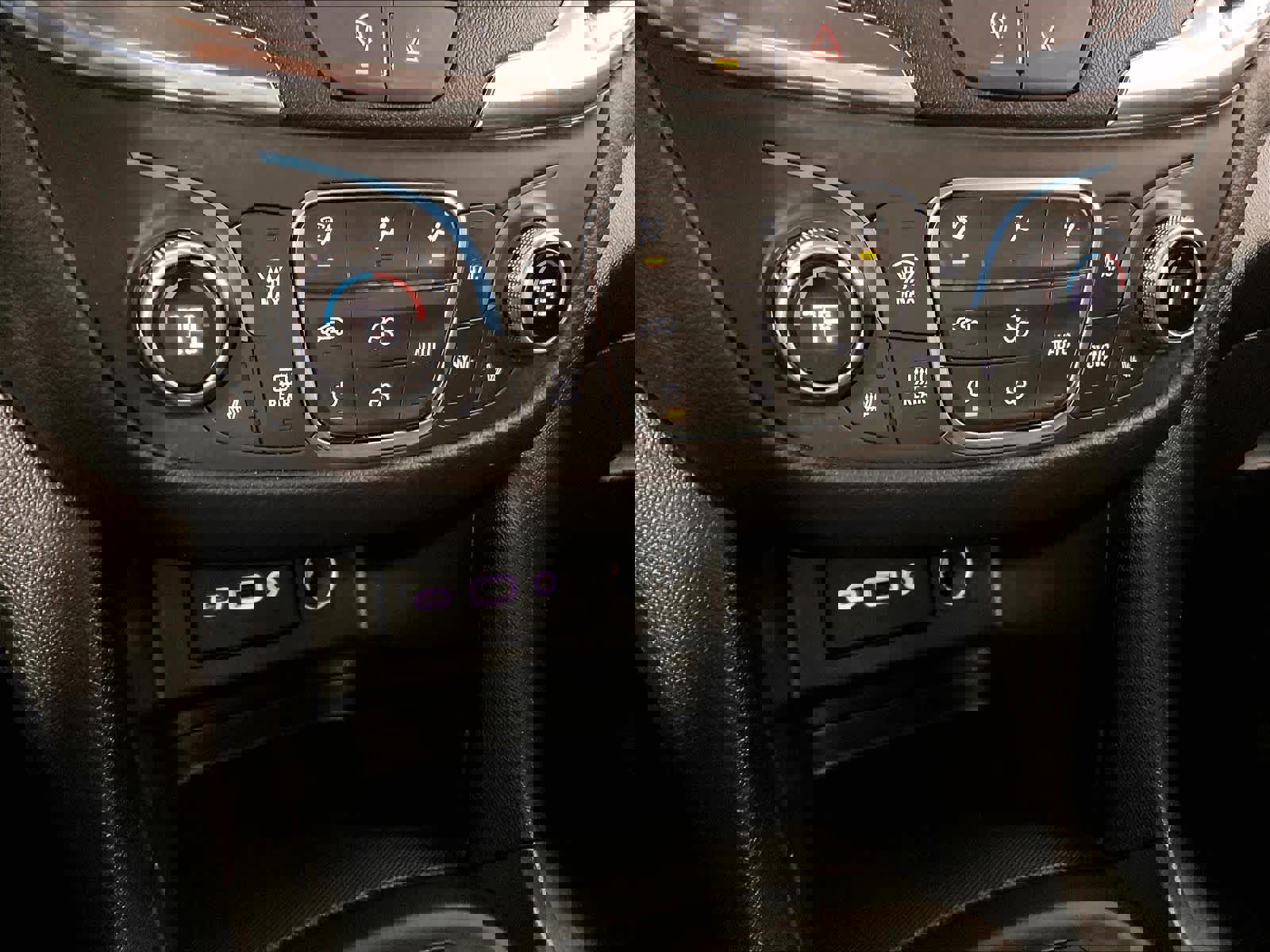 Used 2024 Chevrolet Equinox LT image 25