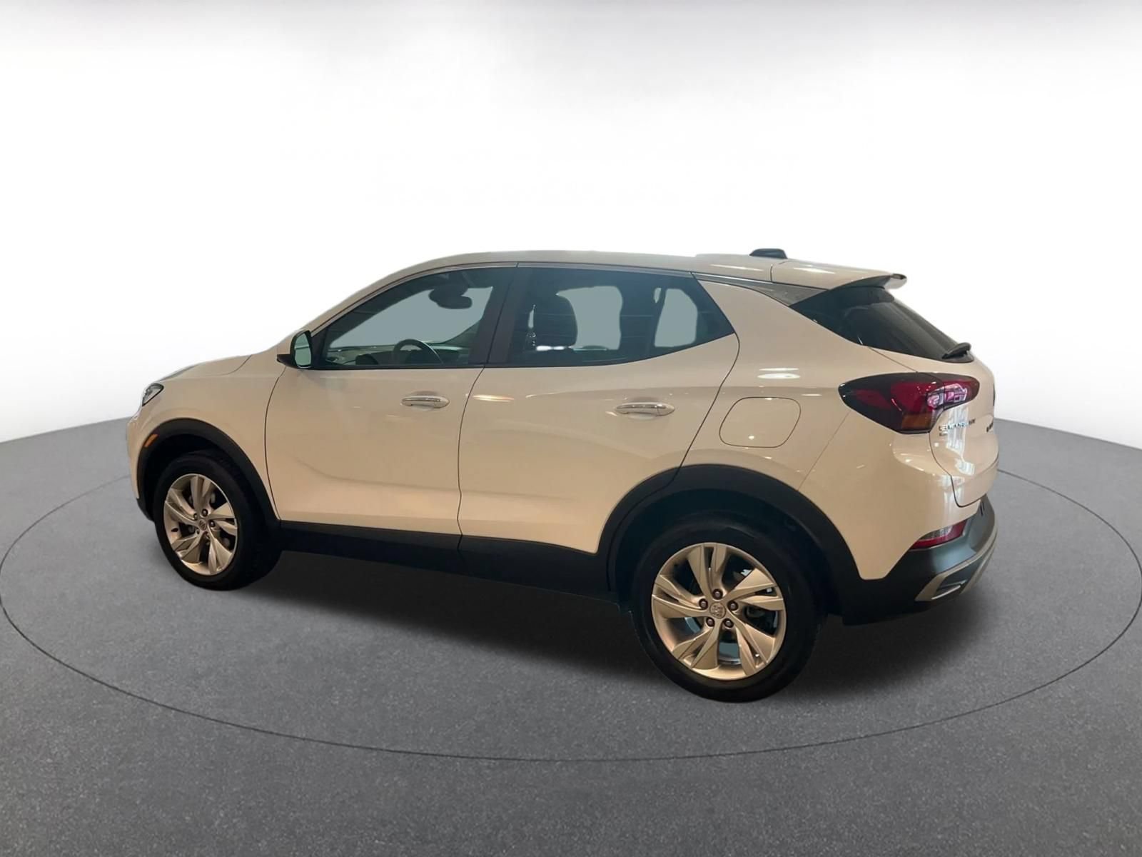 Used 2025 Buick Encore GX Preferred AWD/4WD image 9
