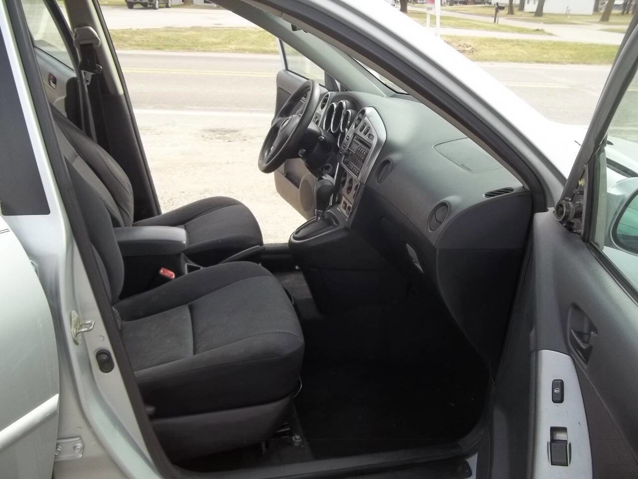 Used 2005 Pontiac Vibe w/ Power Group Value Package image 11