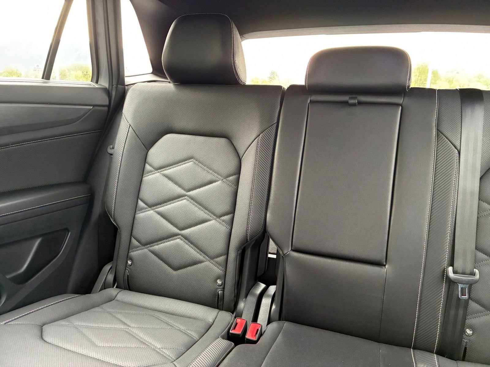 Used 2025 Volkswagen Atlas Cross Sport SE image 41