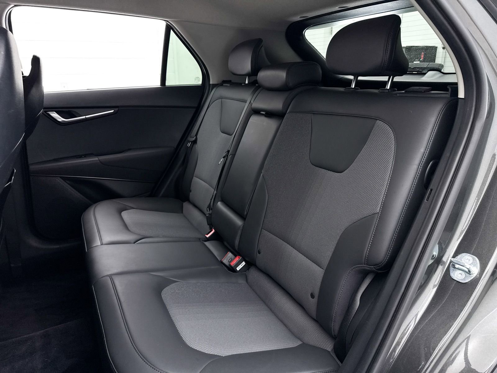 Certified 2025 Kia Niro EX image 31