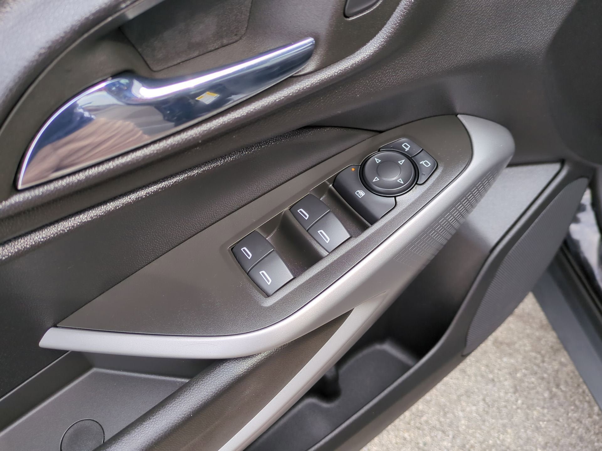 Certified 2024 Chevrolet Trax RS w/ Sunroof Package FWD image 23