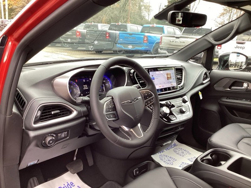 New 2026 Chrysler Pacifica Select image 27