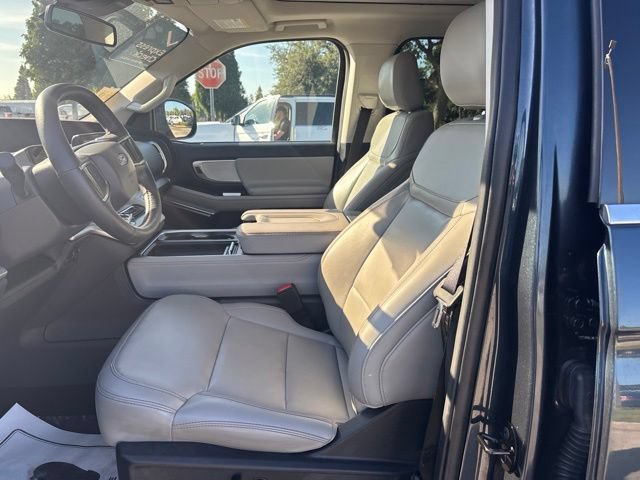 Used 2025 Ford Expedition Active RWD image 9