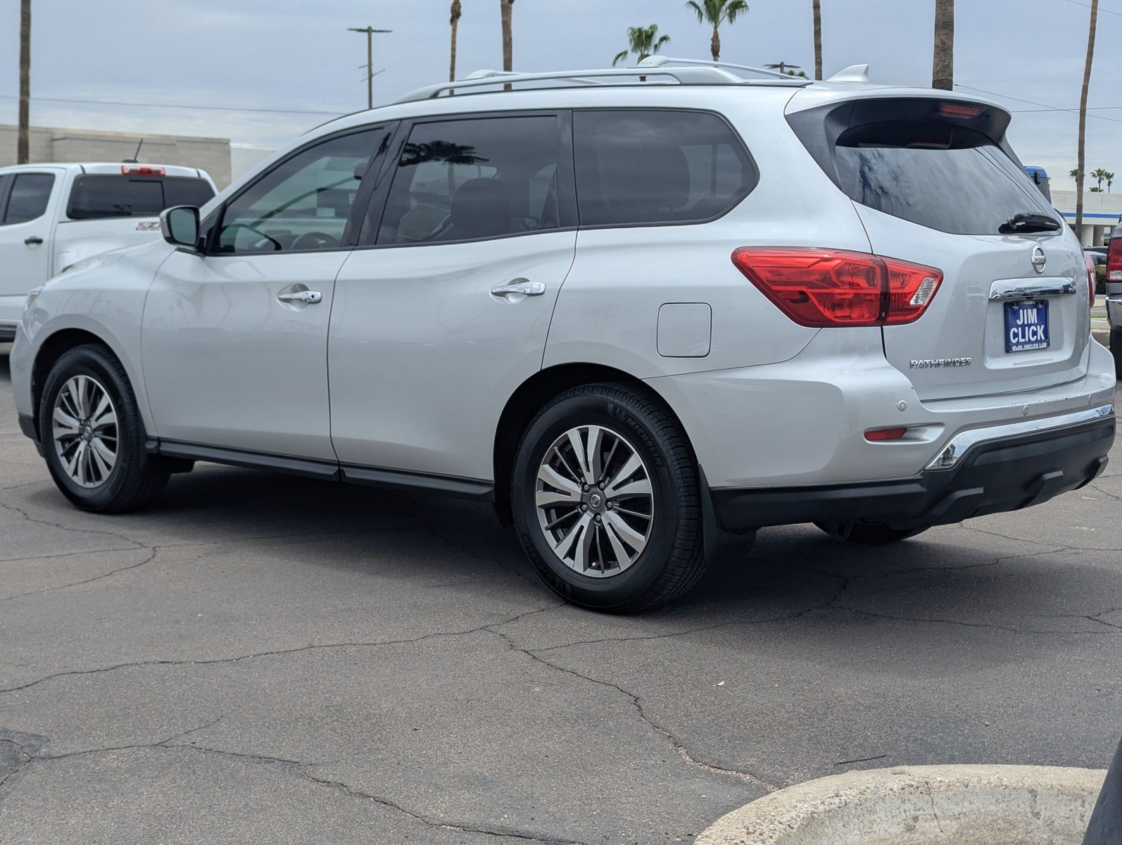 Used 2020 Nissan Pathfinder S FWD image 4