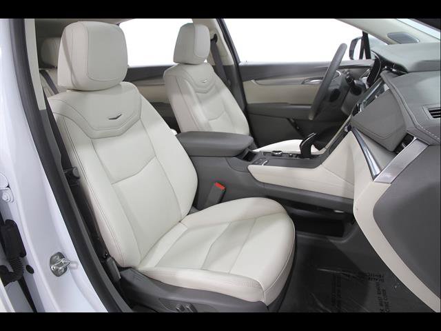Used 2025 Cadillac XT5 Premium Luxury w/ Technology Package AWD/4WD image 19