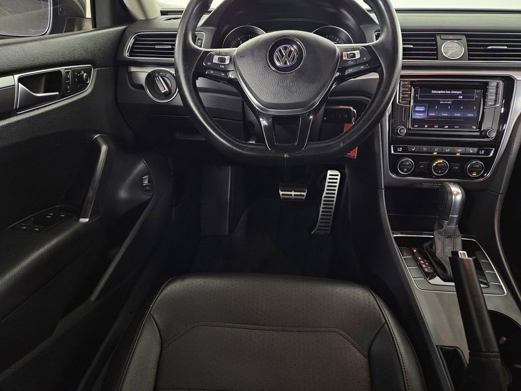 Used 2017 Volkswagen Passat 1.8T R-Line FWD image 7