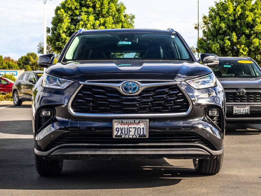 Used 2023 Toyota Highlander Limited AWD/4WD image 2