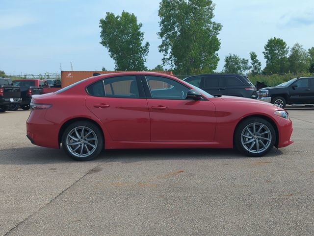 Used 2025 Alfa Romeo Giulia AWD image 2