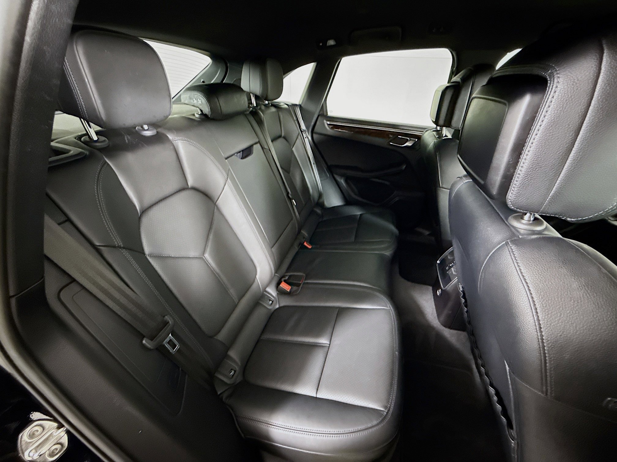 Certified 2022 Porsche Macan S image 26