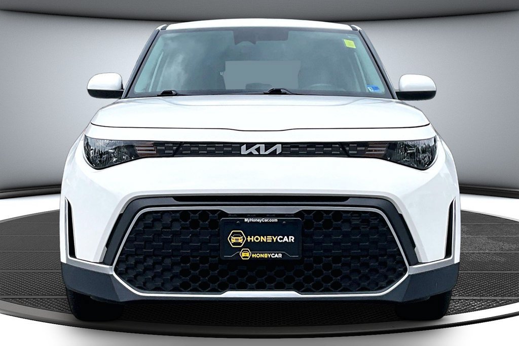 Used 2023 Kia Soul LX w/ Option Group 015 FWD image 2