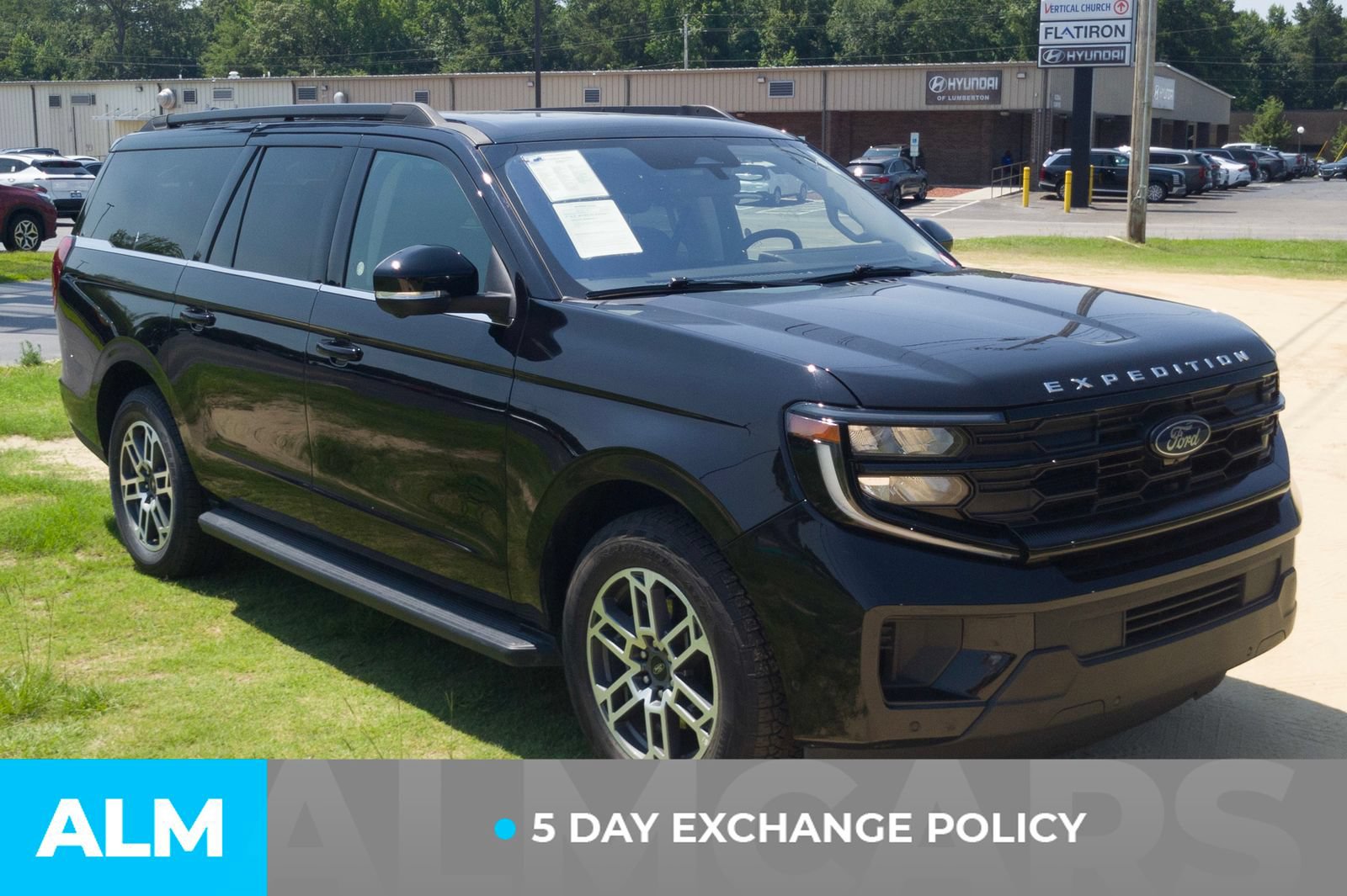 Used 2025 Ford Expedition Max Active AWD/4WD image 3