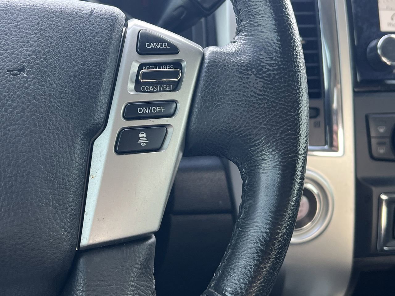 Used 2021 Nissan Titan SV w/ SV Convenience Package image 15