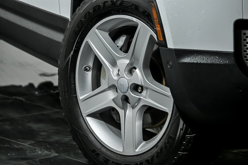 Used 2020 Land Rover Defender 110 HSE AWD/4WD image 3