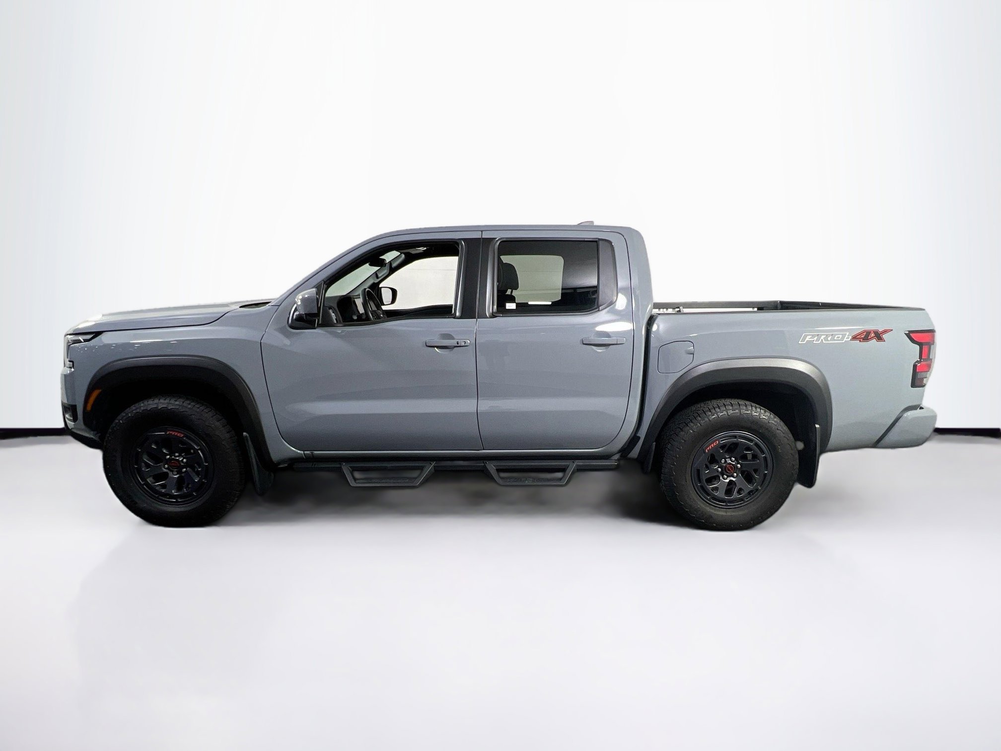 Used 2025 Nissan Frontier PRO-4X w/ Pro Convenience Package image 8