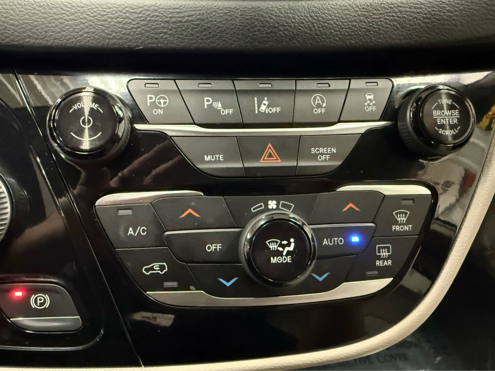 Used 2019 Chrysler Pacifica Touring-L Plus w/ Advanced Safetytec Group image 16