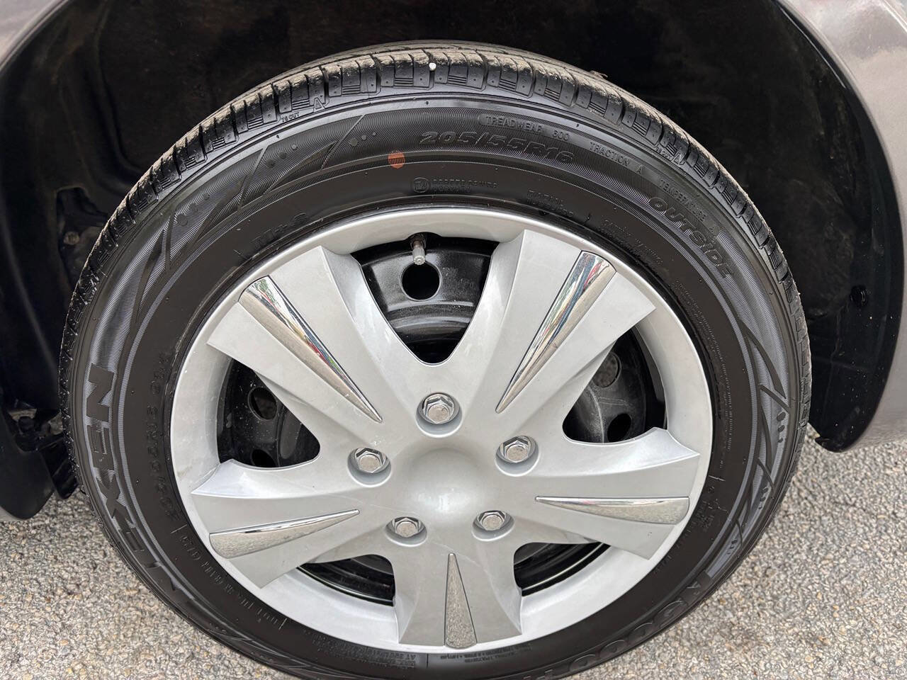 Used 2013 Toyota Corolla LE image 23