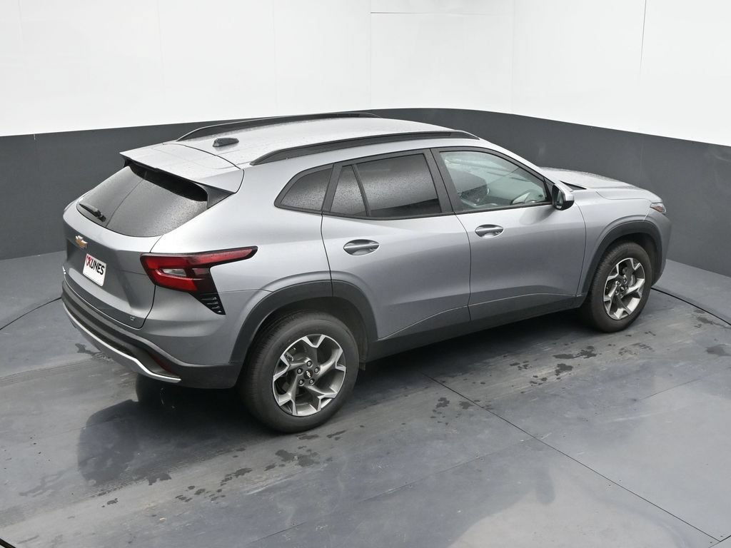 Used 2025 Chevrolet Trax LT FWD image 27