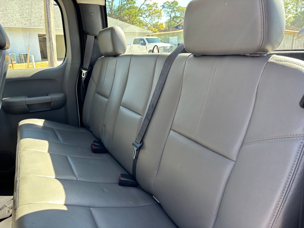 Used 2011 Chevrolet Silverado 3500 W/T image 22