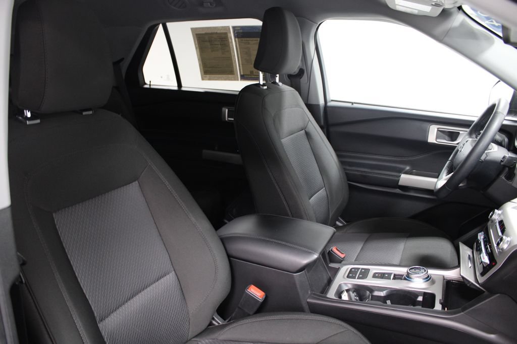 Used 2024 Ford Explorer XLT RWD image 23